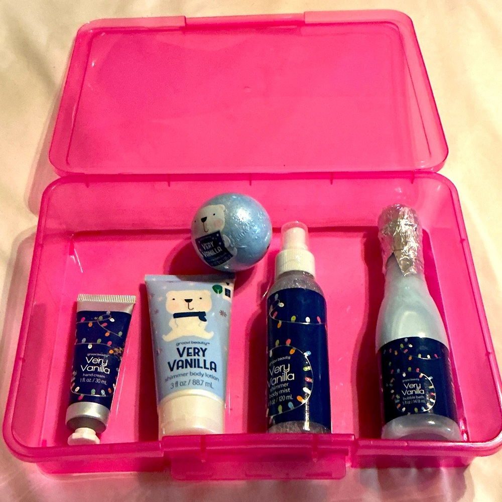 🛍️ NEW Kids Bath & Body Set — Pink Travel Case